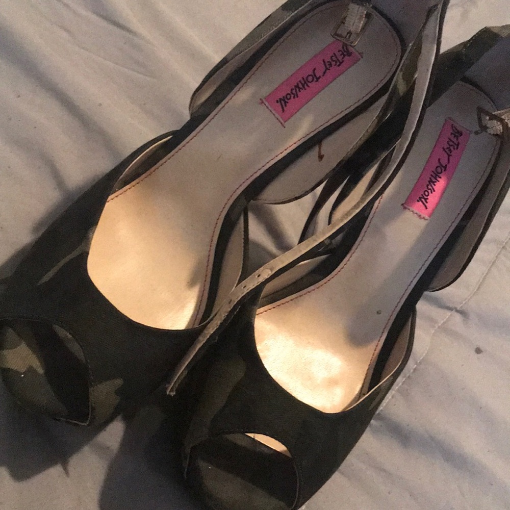 Army fatigue pumps